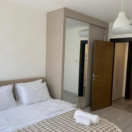 La Perla - Apt 7 *