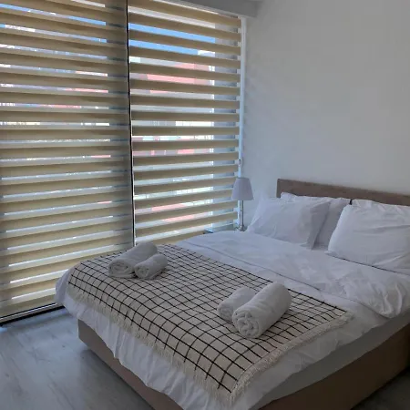 La Perla - Apt 7 *